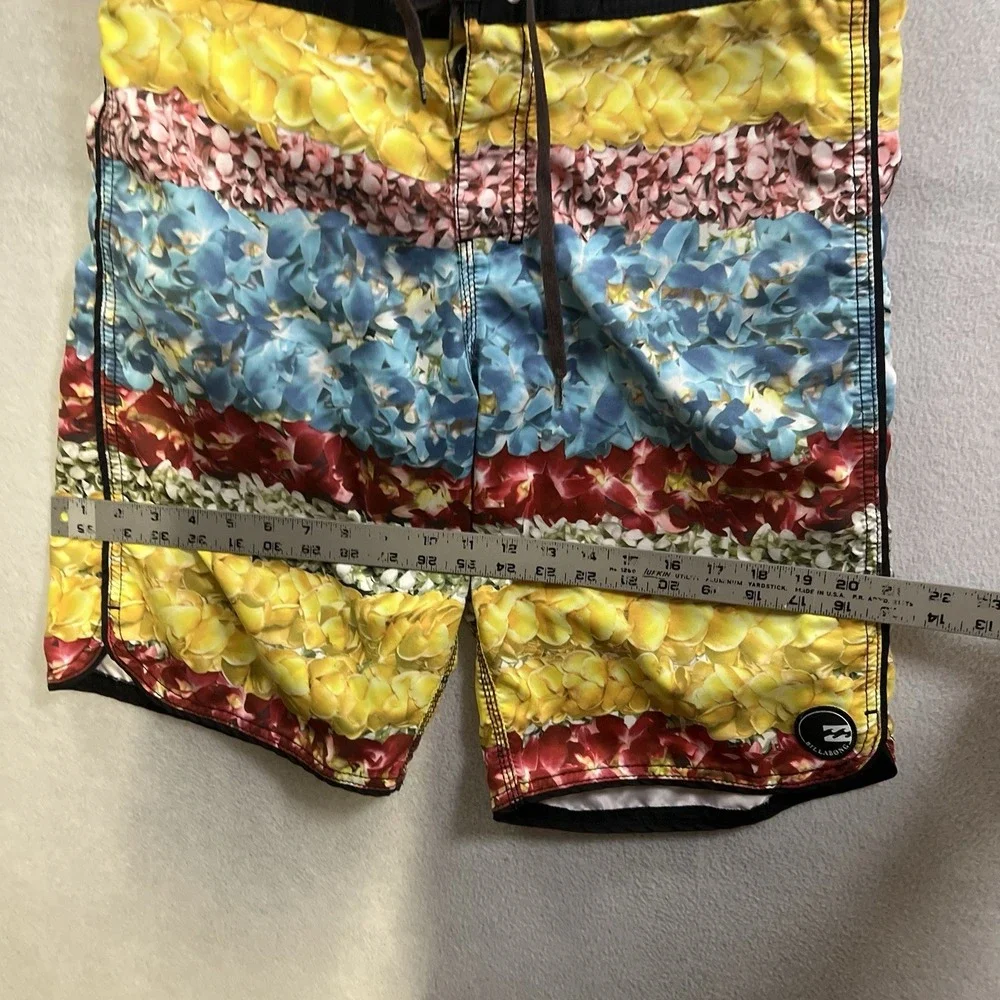 Billabong Board Shorts Men's Size 31 Floral Striped 10